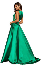 10 of 24 Sherri Hill 52407 Emerald